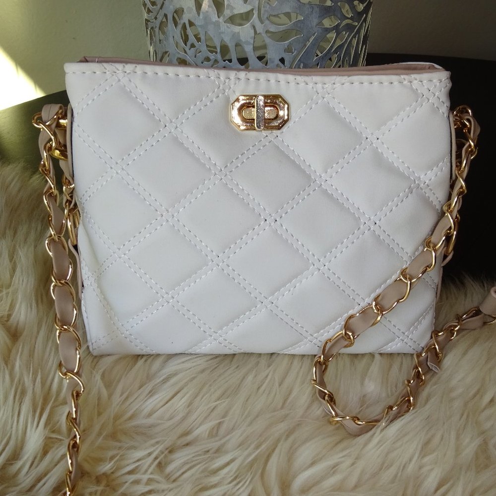 Quilted chain crossbody bag